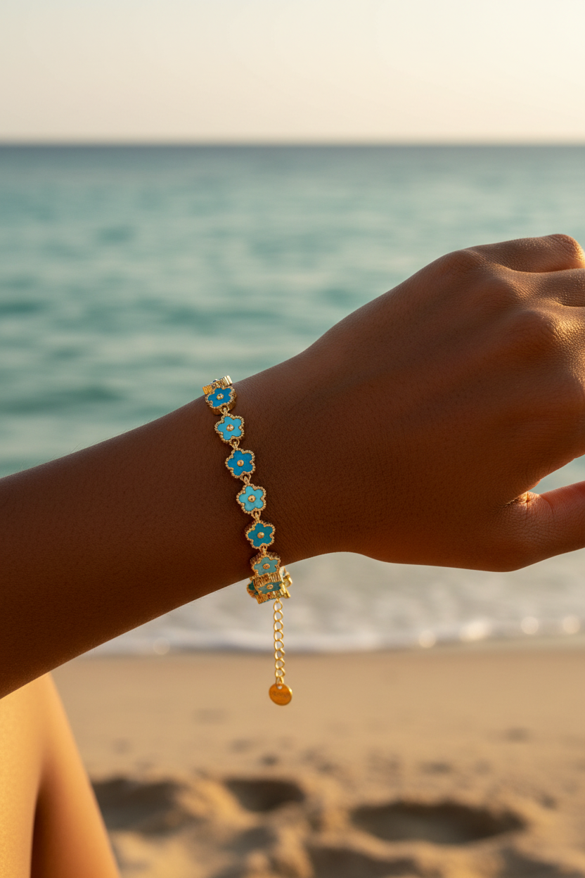 Bracelet Federica - poignet femme africaine plage