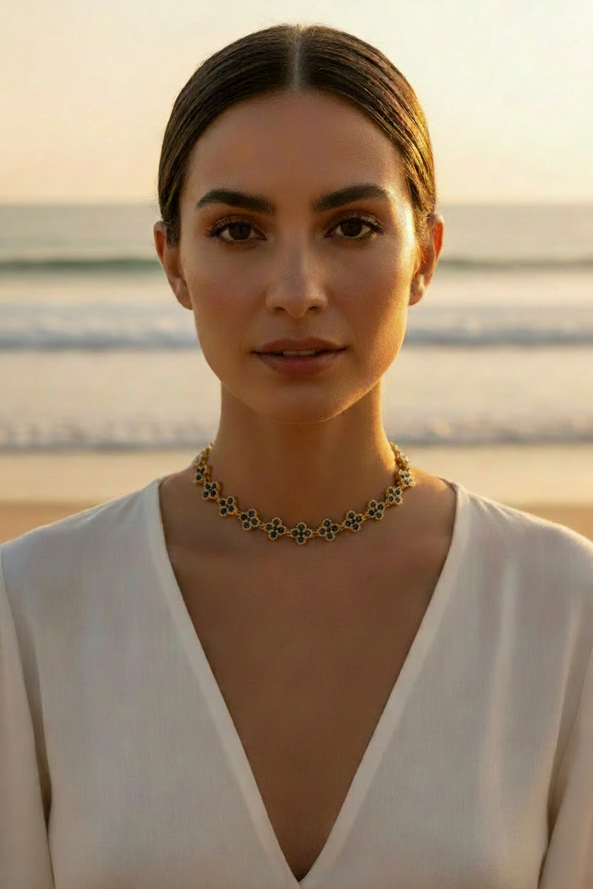 Collier trèfles pavé noir ras du cou