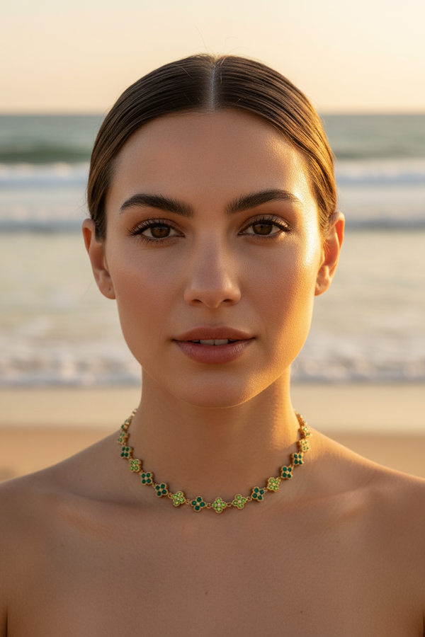 Collier trèfles vert - vue de face